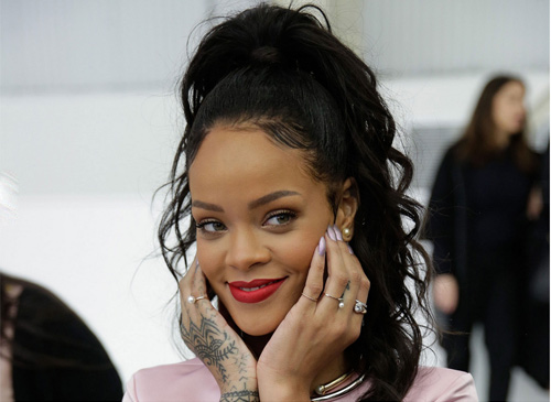 "Ảnh nóng" của Rihanna lan truyền chóng mặt - 1