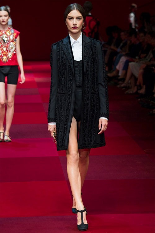 Dolce & Gabbana vẫn hấp dẫn mê hồn dù cũ kỹ - 11