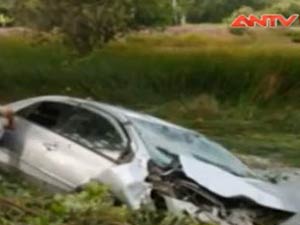 Video An ninh - Xế hộp lao xuống ruộng, 4 người chết ngạt