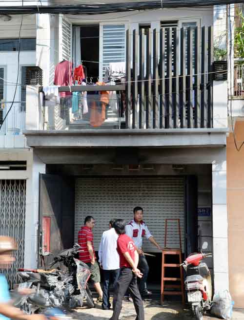 Cứu cụ bà trong căn nhà rực lửa - 1