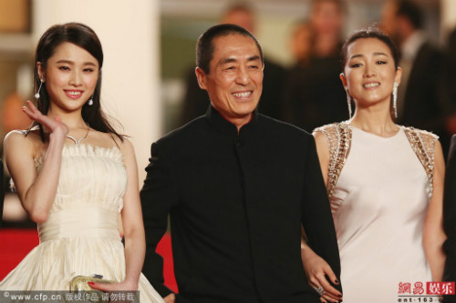 Trương Nghệ Mưu bị tố hẹn hò với mỹ nữ kém 43 tuổi - 2