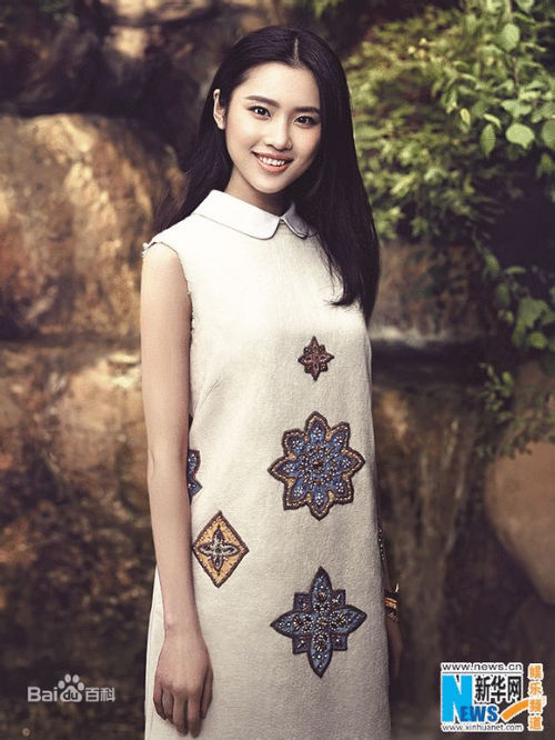 Trương Nghệ Mưu bị tố hẹn hò với mỹ nữ kém 43 tuổi - 12