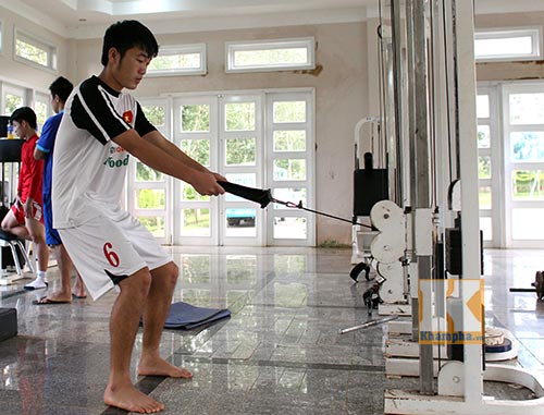 Cận cảnh U19 VN luyện cơ bắp đấu Nhật Bản, Hàn Quốc - 4