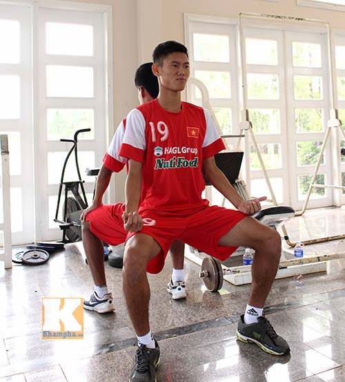 Cận cảnh U19 VN luyện cơ bắp đấu Nhật Bản, Hàn Quốc - 8
