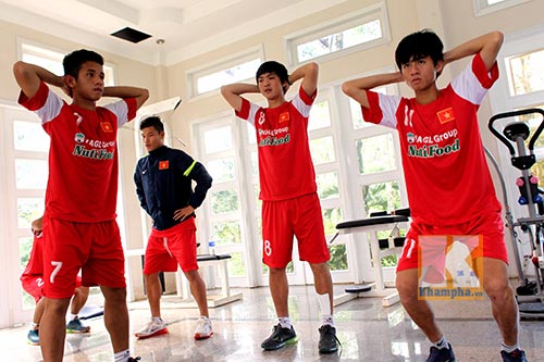 Cận cảnh U19 VN luyện cơ bắp đấu Nhật Bản, Hàn Quốc - 10