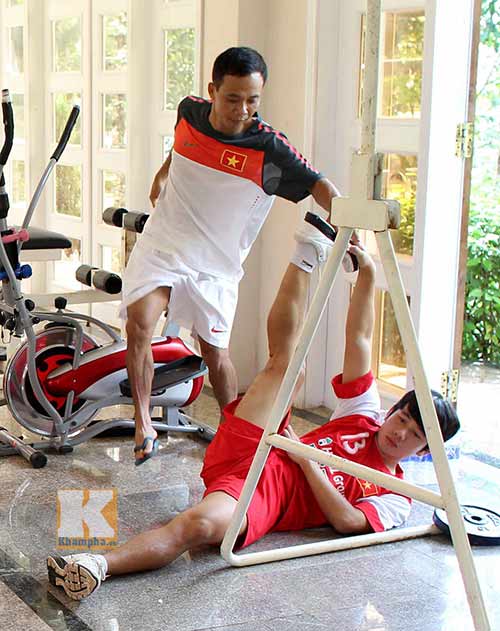 Cận cảnh U19 VN luyện cơ bắp đấu Nhật Bản, Hàn Quốc - 11