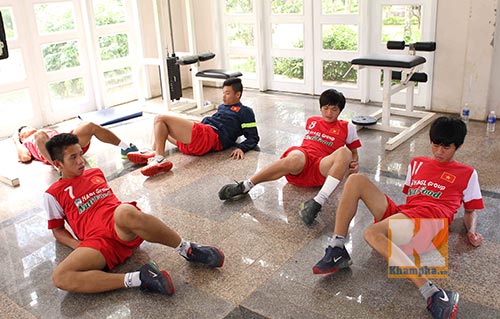 Cận cảnh U19 VN luyện cơ bắp đấu Nhật Bản, Hàn Quốc - 12