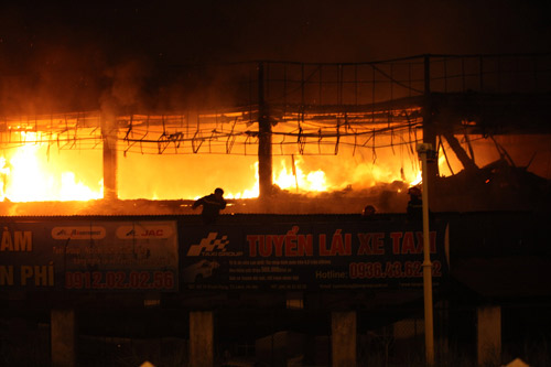Bar hạng sang bậc nhất Hà thành cháy ngùn ngụt - 4