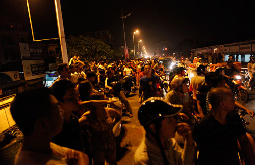 Bar hạng sang bậc nhất Hà thành cháy ngùn ngụt - 10