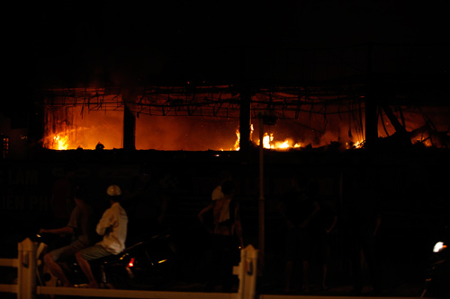 Bar hạng sang bậc nhất Hà thành cháy ngùn ngụt - 2