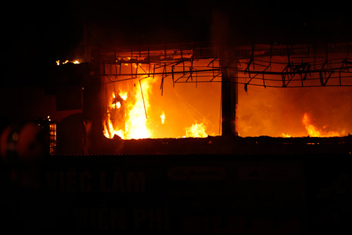 Bar hạng sang bậc nhất Hà thành cháy ngùn ngụt - 3