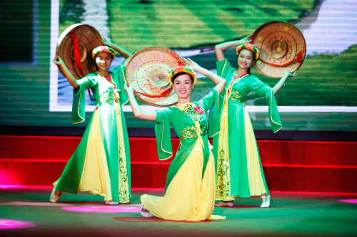 40 thí sinh Hoa khôi sinh viên HN khoe tài múa hát - 1