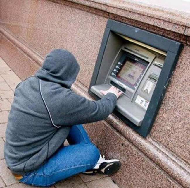 Cây ATM không dành cho người cao
