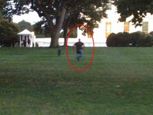 Tin tức trong ngày - Những vụ đột nhập chấn động Nhà Trắng