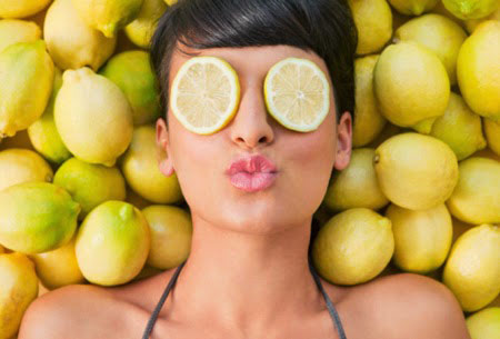 Chị em làm đẹp từ đầu đến chân với 3 ngàn đồng - 1