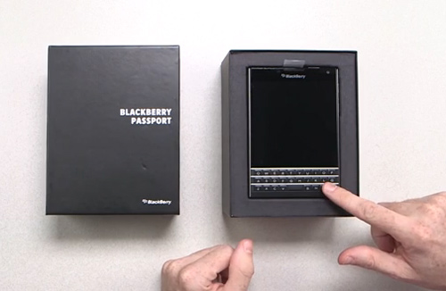 Video đập hộp chiếc BlackBerry Passport mới ra mắt - 1
