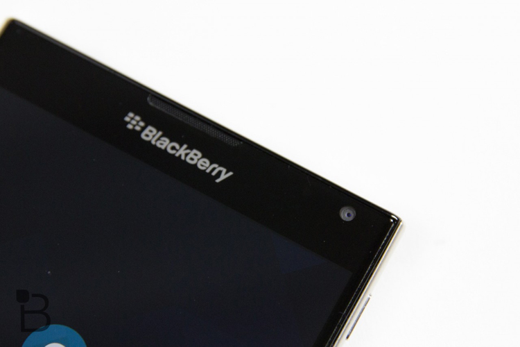 Ngoài ra, BlackBerry cũng đã nói rằng cơ chế điều khiển trên thiết bị này mang tính 'cách mạng' vì có thể kết hợp cả phím cảm ứng với bàn phím vật lý giúp bấm chính xác hơn và giảm lỗi chính tả tới 74%.
