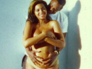 Beyonce khoe video khi mang bầu