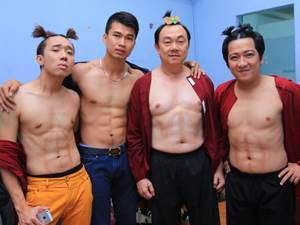 Phim - Trấn Thành khoe bụng "6 múi" với Việt Hương