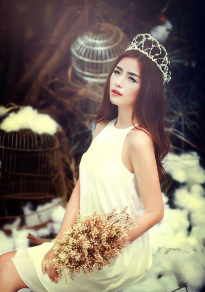 Ngắm cô gái xinh đẹp chụp ảnh trong lồng chim - 5