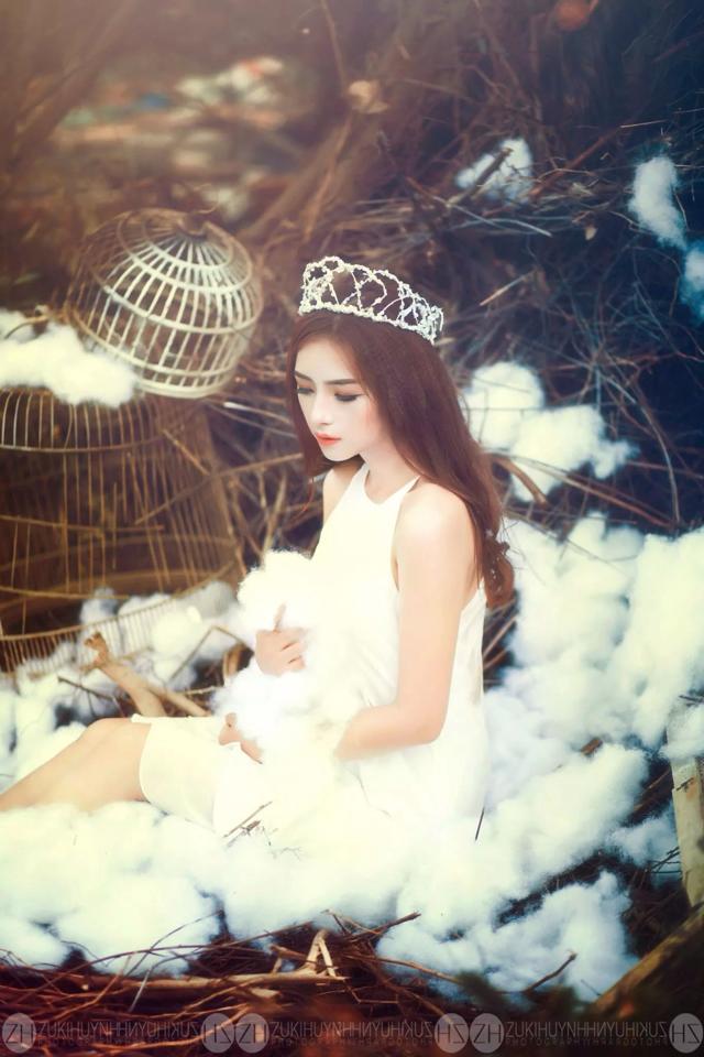 Ngắm cô gái xinh đẹp chụp ảnh trong lồng chim - 7