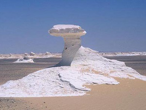 Du lịch - Những "tác phẩm điêu khắc kỳ bí" ở sa mạc Trắng