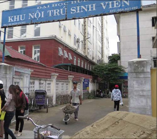 Thêm 2 nữ sinh bị kẻ lạ đâm vật nhọn vào “vùng kín” - 1