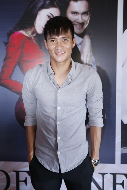 Công Vinh cưới Thủy Tiên trên sân khấu - 4