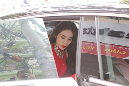 Công Vinh cưới Thủy Tiên trên sân khấu - 2