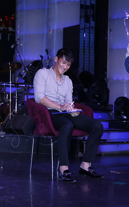 Công Vinh cưới Thủy Tiên trên sân khấu - 11