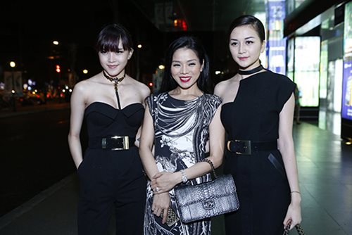 Trương Ngọc Ánh "cặp kè" trai trẻ, Trần Bảo Sơn lẻ bóng - 11