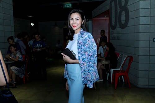 Trương Ngọc Ánh "cặp kè" trai trẻ, Trần Bảo Sơn lẻ bóng - 6