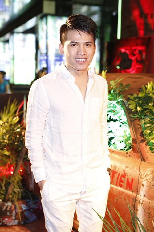 Trương Ngọc Ánh "cặp kè" trai trẻ, Trần Bảo Sơn lẻ bóng - 12