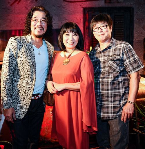 Trương Ngọc Ánh "cặp kè" trai trẻ, Trần Bảo Sơn lẻ bóng - 12