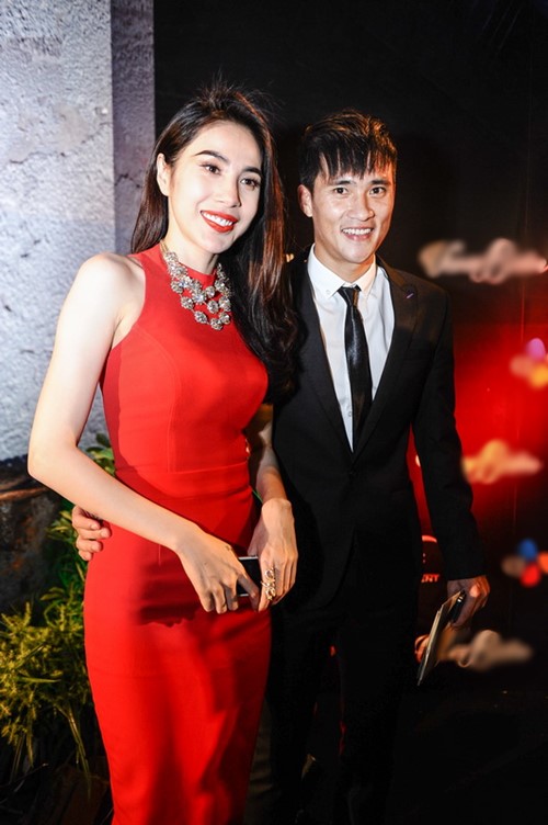 Trương Ngọc Ánh "cặp kè" trai trẻ, Trần Bảo Sơn lẻ bóng - 8