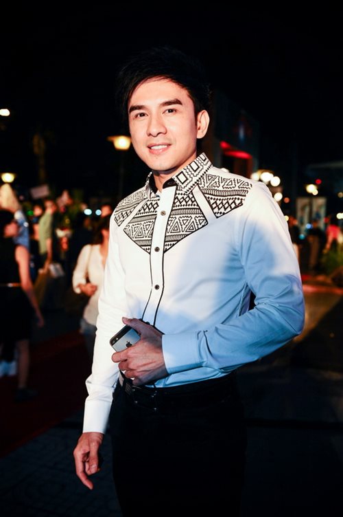 Trương Ngọc Ánh "cặp kè" trai trẻ, Trần Bảo Sơn lẻ bóng - 2