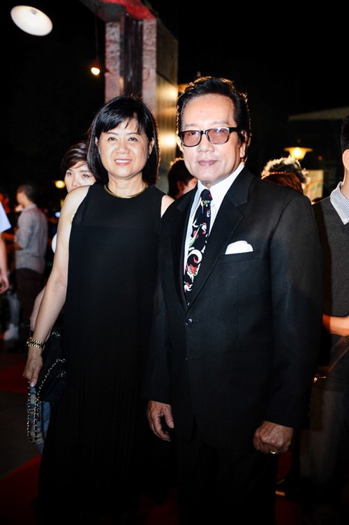 Trương Ngọc Ánh "cặp kè" trai trẻ, Trần Bảo Sơn lẻ bóng - 4