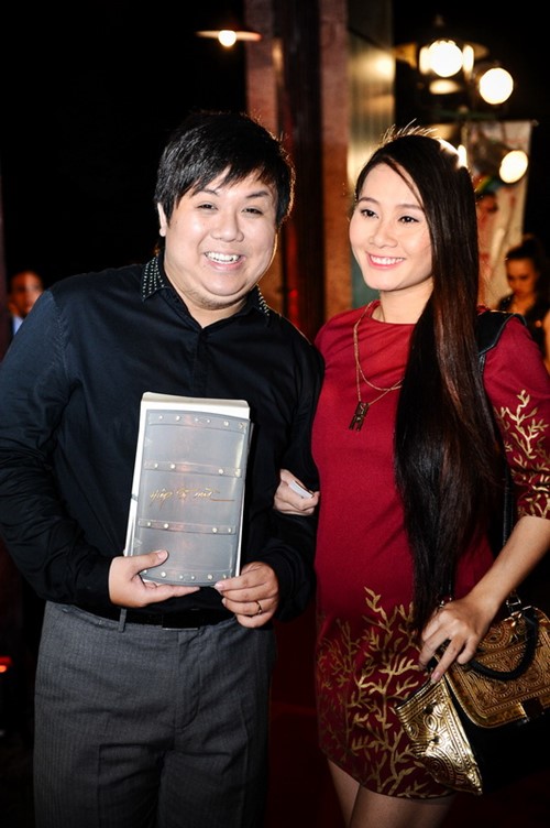 Trương Ngọc Ánh "cặp kè" trai trẻ, Trần Bảo Sơn lẻ bóng - 5