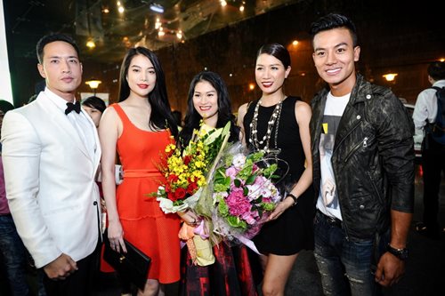 Trương Ngọc Ánh "cặp kè" trai trẻ, Trần Bảo Sơn lẻ bóng - 4