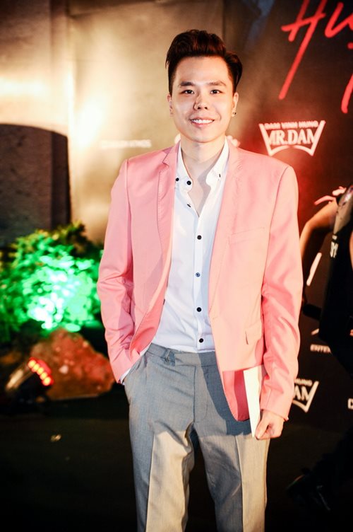 Trương Ngọc Ánh "cặp kè" trai trẻ, Trần Bảo Sơn lẻ bóng - 10