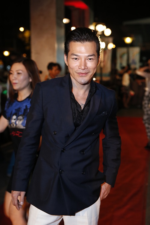 Trương Ngọc Ánh "cặp kè" trai trẻ, Trần Bảo Sơn lẻ bóng - 5