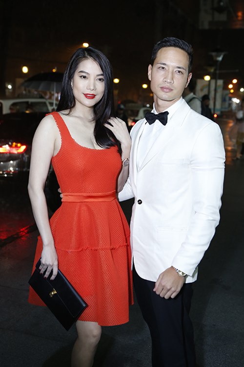 Trương Ngọc Ánh "cặp kè" trai trẻ, Trần Bảo Sơn lẻ bóng - 3