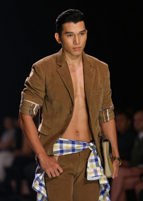Hà Anh diện áo tắm nóng bỏng trên sàn catwalk - 6
