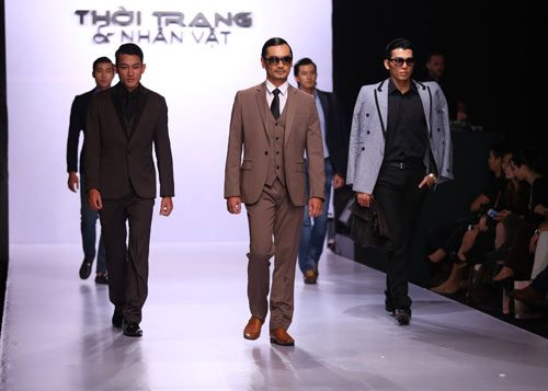 Hà Anh diện áo tắm nóng bỏng trên sàn catwalk - 16