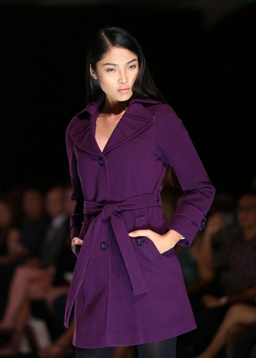 Hà Anh diện áo tắm nóng bỏng trên sàn catwalk - 18