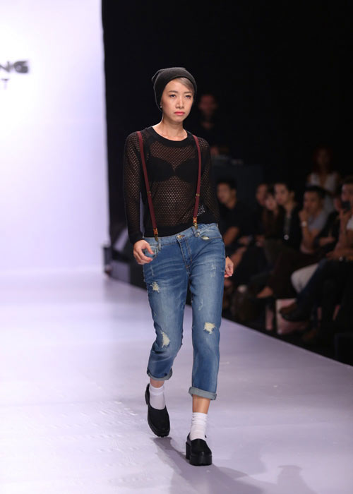 Hà Anh diện áo tắm nóng bỏng trên sàn catwalk - 19
