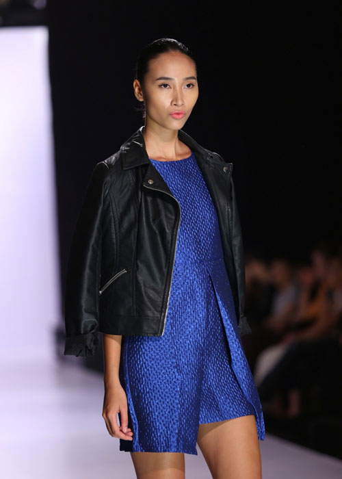 Hà Anh diện áo tắm nóng bỏng trên sàn catwalk - 20