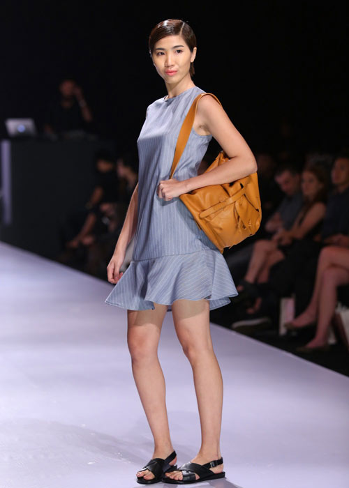 Hà Anh diện áo tắm nóng bỏng trên sàn catwalk - 8