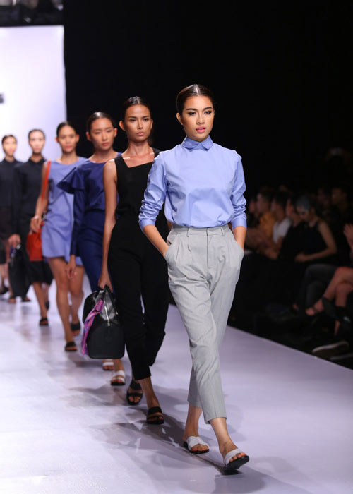 Hà Anh diện áo tắm nóng bỏng trên sàn catwalk - 10