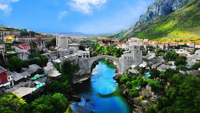 19. Cầu Cổ thuộc thành phố Mostar (Bosnia): Cây cầu này&nbsp;là một trong những tác phẩm tiêu biểu nhất của kiến trúc Hồi giáo ở khu vực Balkan.